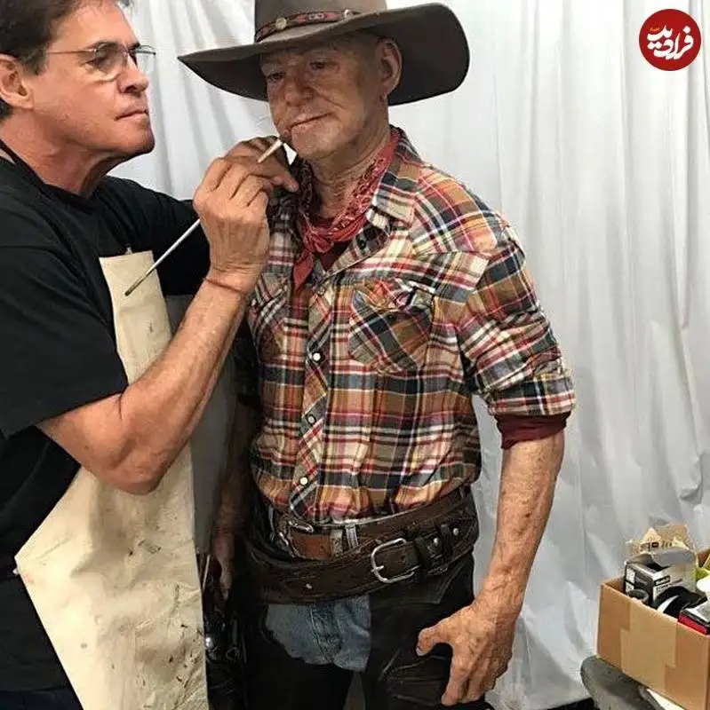 تصاویر؛ مجسمه های «هایپر رئالیستی» هنرمند آمریکایی که با انسان واقعی مو نمی زنند