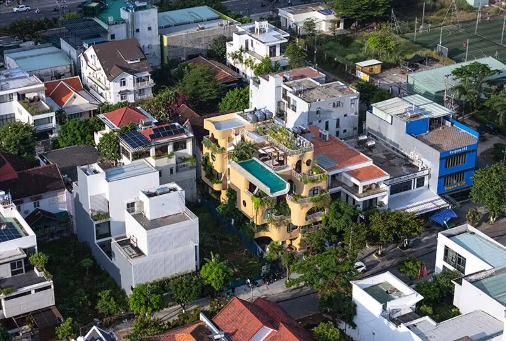 تصاویر؛ معماری منحصربه فرد خانه ای با «استخر معلق»