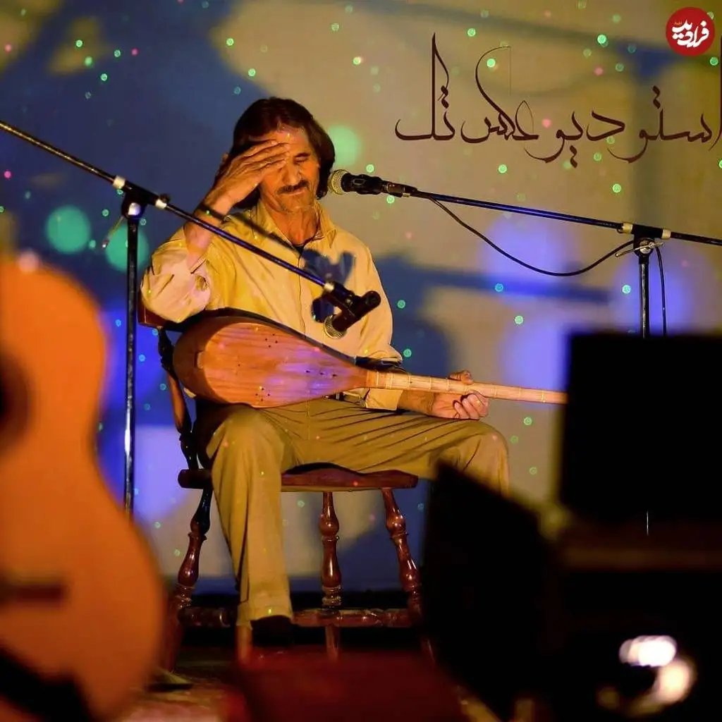 عکس؛ سفر در زمان؛ «رستم غلام شمر» سریال مختار در حال دوتار نوازی؛ سال 99