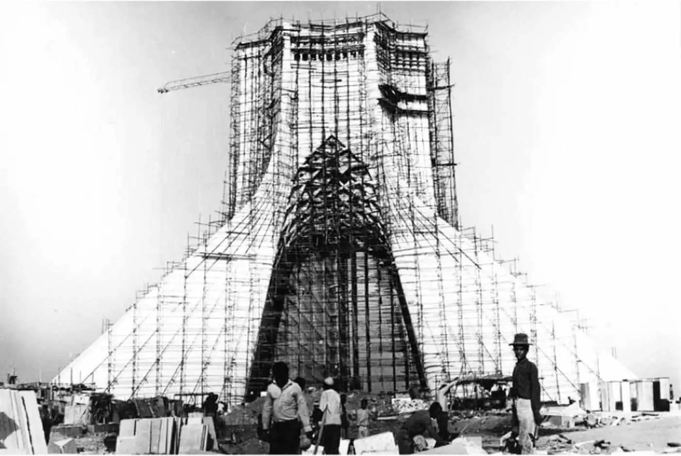 عکس؛ سفر در زمان؛ وقتی برج آزادی در حال ساخت بود!