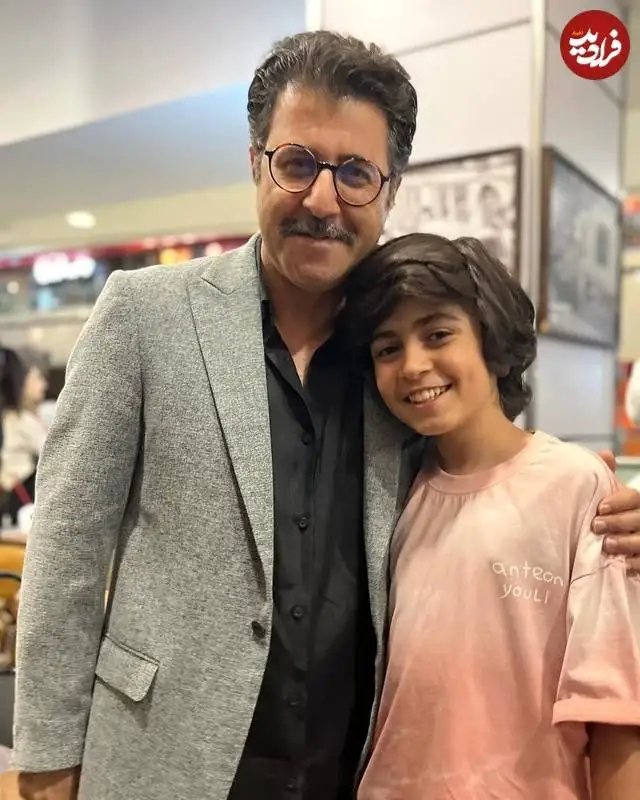 عکس| سفر زمان؛ چهرۀ «کاوه» (سریال زیرخاکی) در 12 سالگی در مراسم اکران یک فیلم