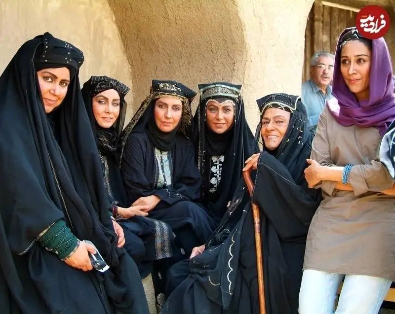 عکس| سفر به تاریخ؛ عکس یادگاری «مازیار (شهره) لرستانی» با «ناریه و عمره» در پشت صحنه «مختارنامه»