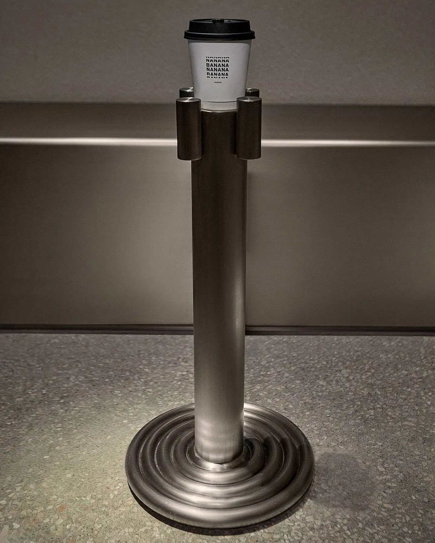 تصاویر| از لاشه هواپیما تا کافه 