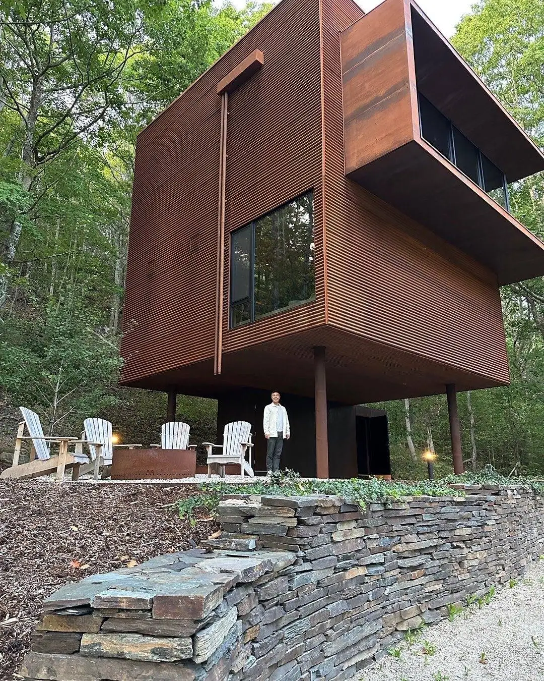 تصاویر| تجربه ای متفاوت از معماری؛ کلبه ای در جنگل های بلوط کانادا 