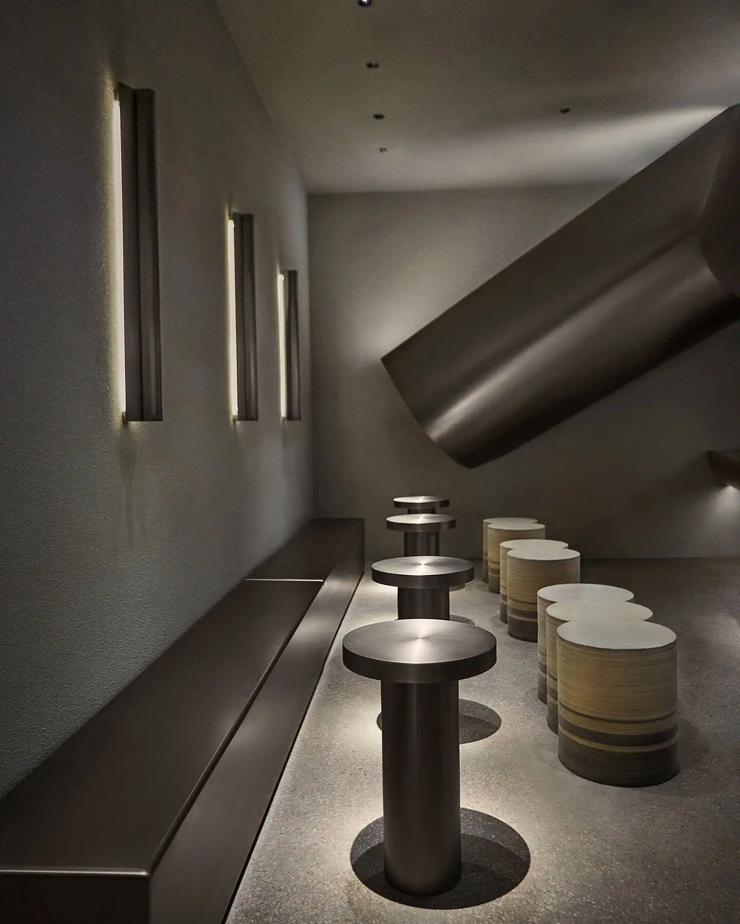 تصاویر| از لاشه هواپیما تا کافه 