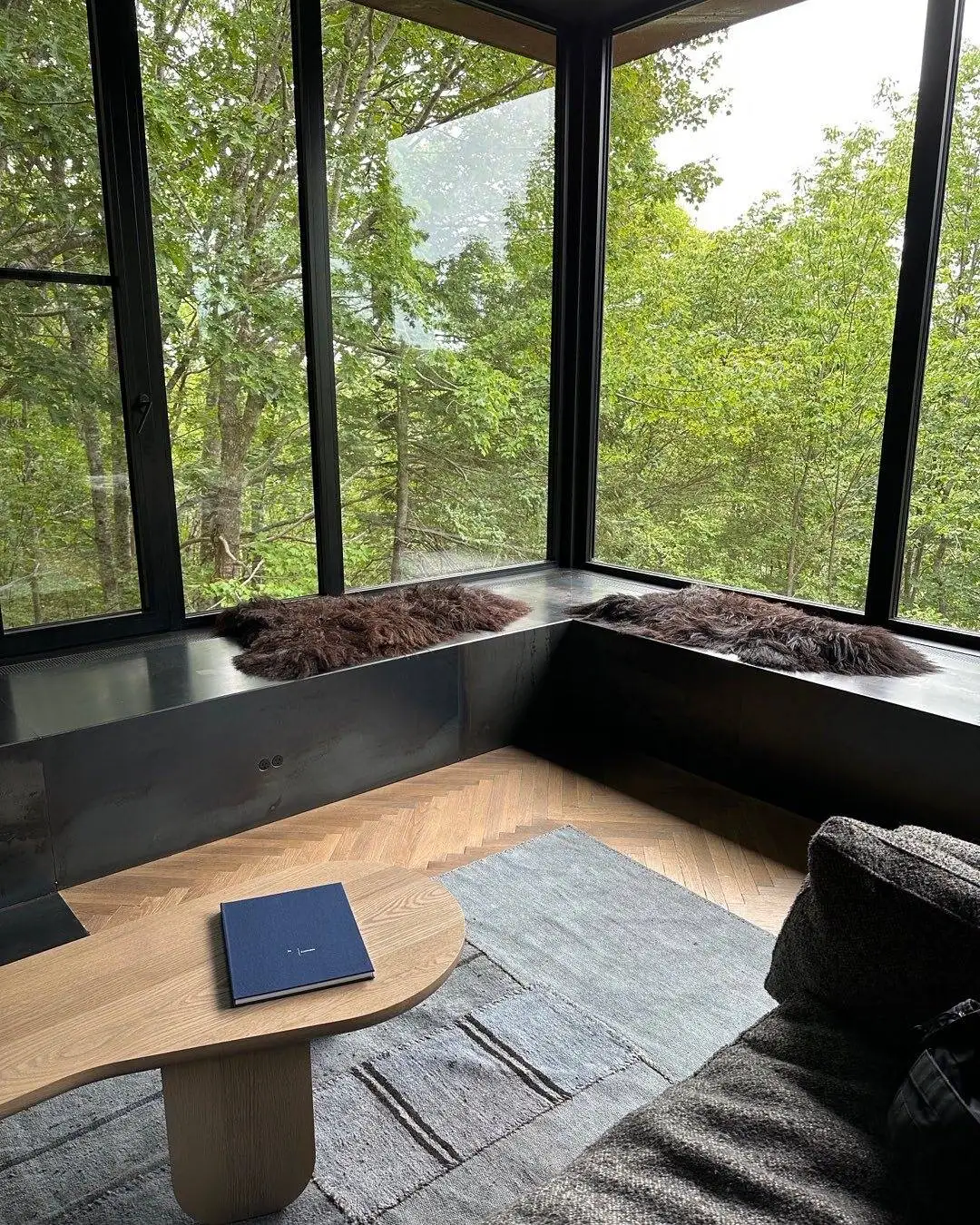 تصاویر| تجربه ای متفاوت از معماری؛ کلبه ای در جنگل های بلوط کانادا 