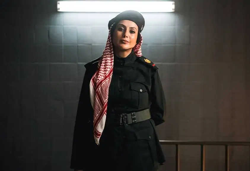 خانم آزاده صمدی! با ما کمی رو بازی کنید لطفا