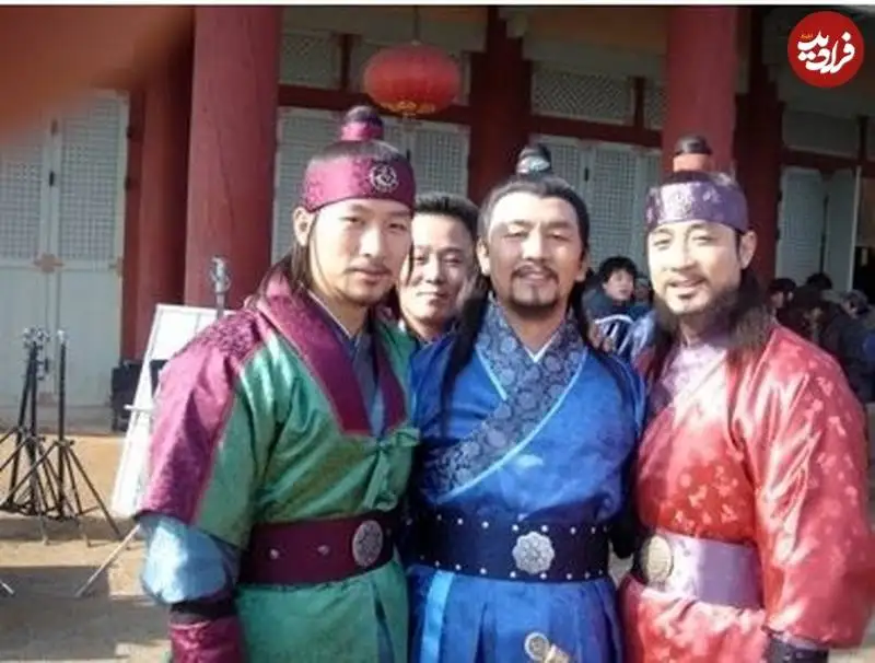 عکس| سفر به تاریخ؛ عکس یادگاری «جوسا، موگول و اویی» در پشت صحنه سریال «جومونگ»