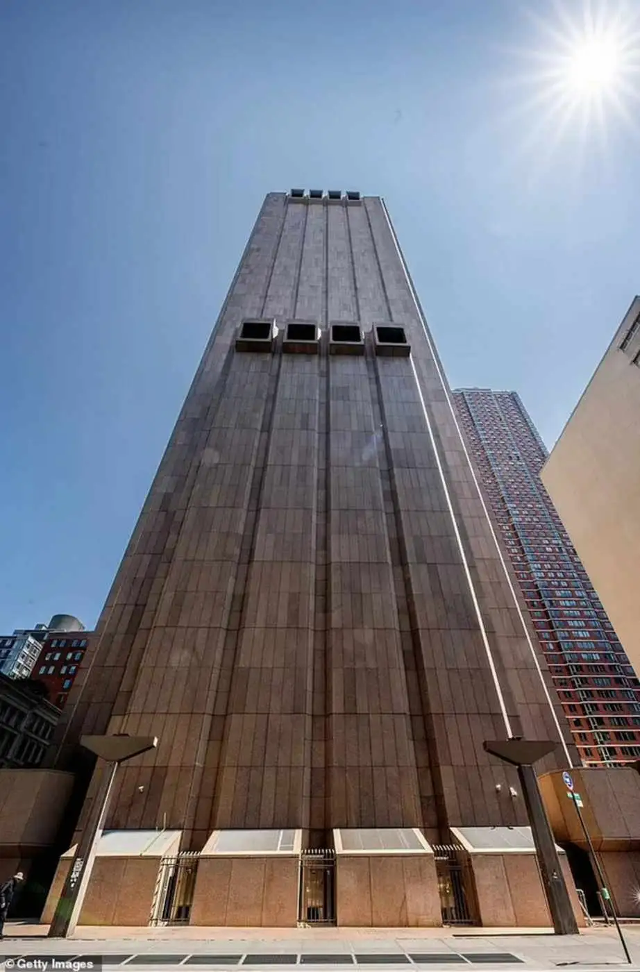 تصاویر| چرا این آسمان خراش مرموز در نیویورک حتی یک پنجره هم ندارد؟ 