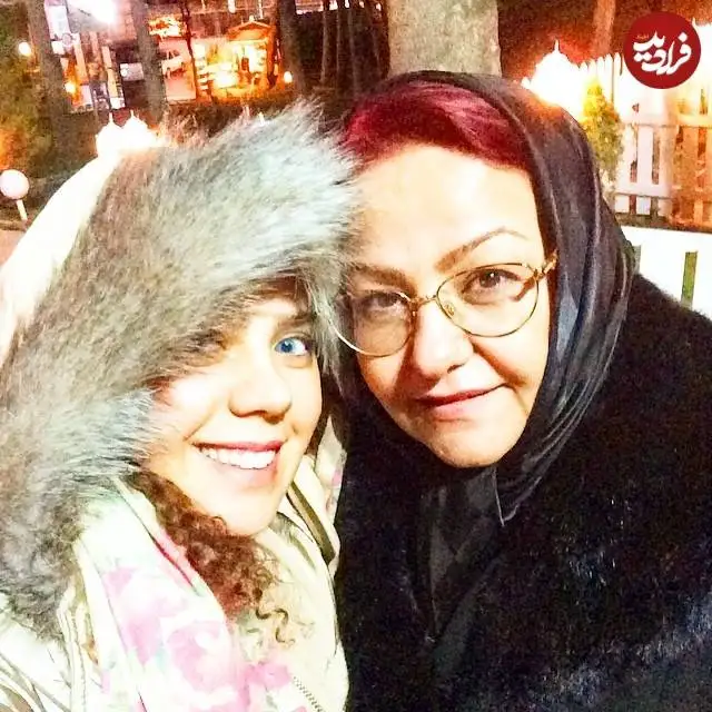 عکس| سفر در زمان؛ «مومو» سریال بچه مهندس 3 در کنار برادر و مادرش؛ سال 94
