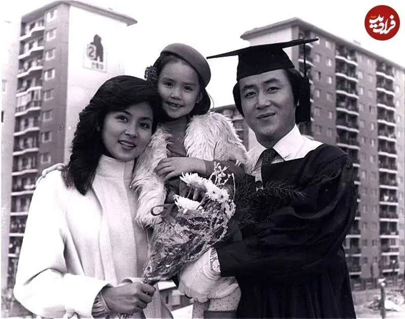 عکس| سفر به تاریخ؛ «امپراتور تسو» (سریال امپراتور بادها) در 30 سالگی در حال بریدن کیک عروسی