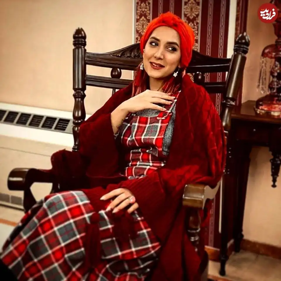 عکس| سفر در زمان؛ تیپ یلدایی «الناز» سریال بچه مهندس 4 در 31 سالگی؛ سال 1401