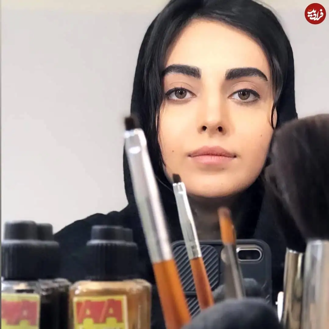 عکس| سفر در زمان؛ «مرضیه توفیقی مقدم» در اتاق گریم سریال بچه مهندس 4؛ سال 1400