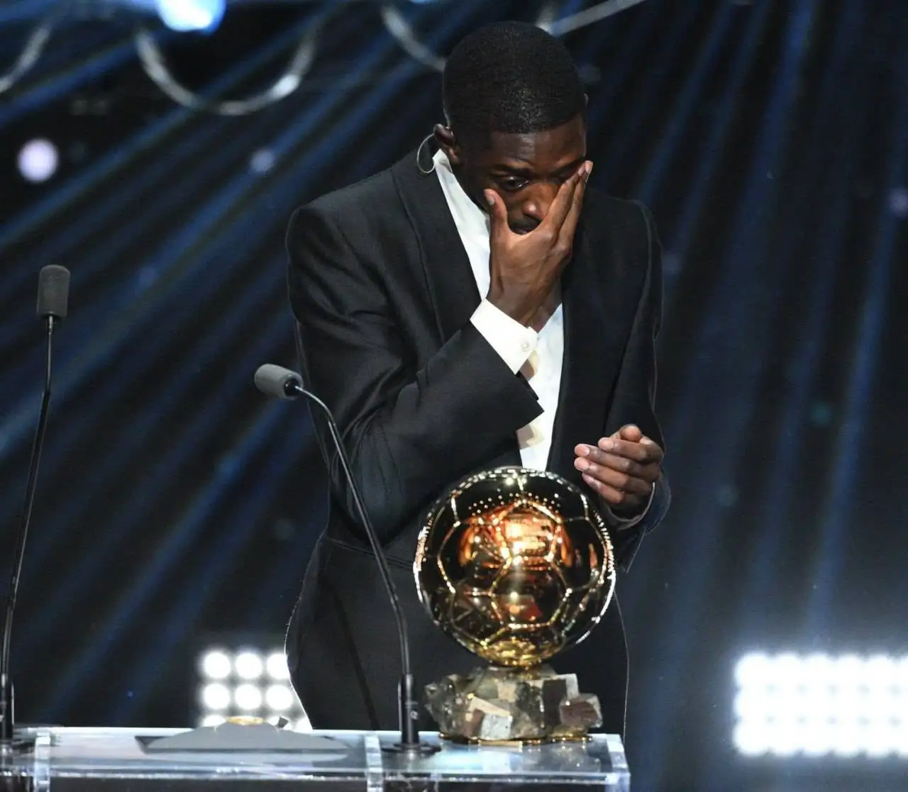 دیشب مردی از جهان موازی، پرچم تنهایان را بالا برد