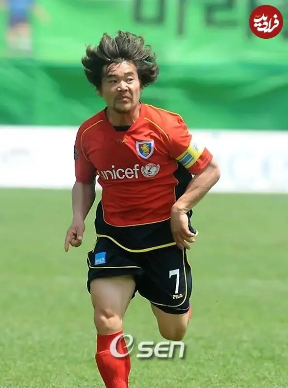 عکس| سفر به تاریخ؛ چهرۀ «هیوبو» (سریال جومونگ) در 43 سالگی در تیم فوتبال هنرمندان