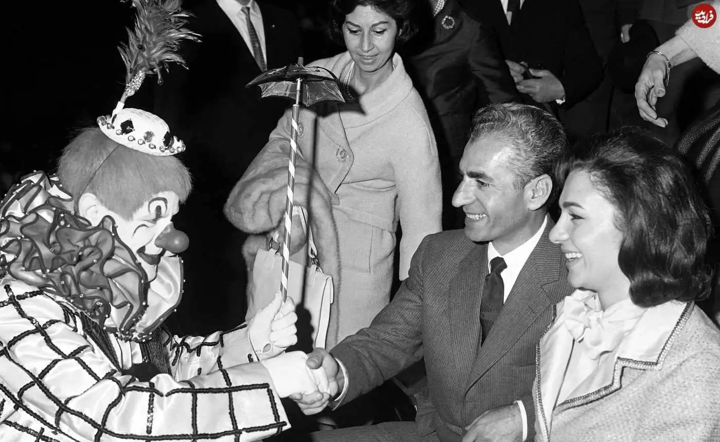 عکس| سفر در زمان؛ «محمدرضا پهلوی و فرح» در یک سیرک در نیویورک؛ سال 41