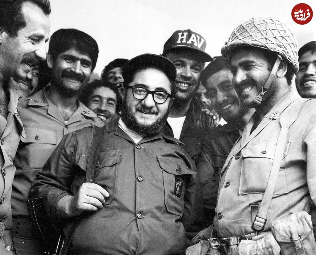 عکس| سفر در زمان؛ «محمدصادق خلخالی» در لباس سپاه و در جبهه؛ دهه 60