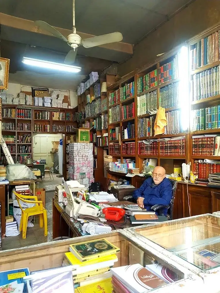 عکس؛ کتابفروشی ای که قاجار را دید، پهلوی را گذراند و امروز هم زنده است