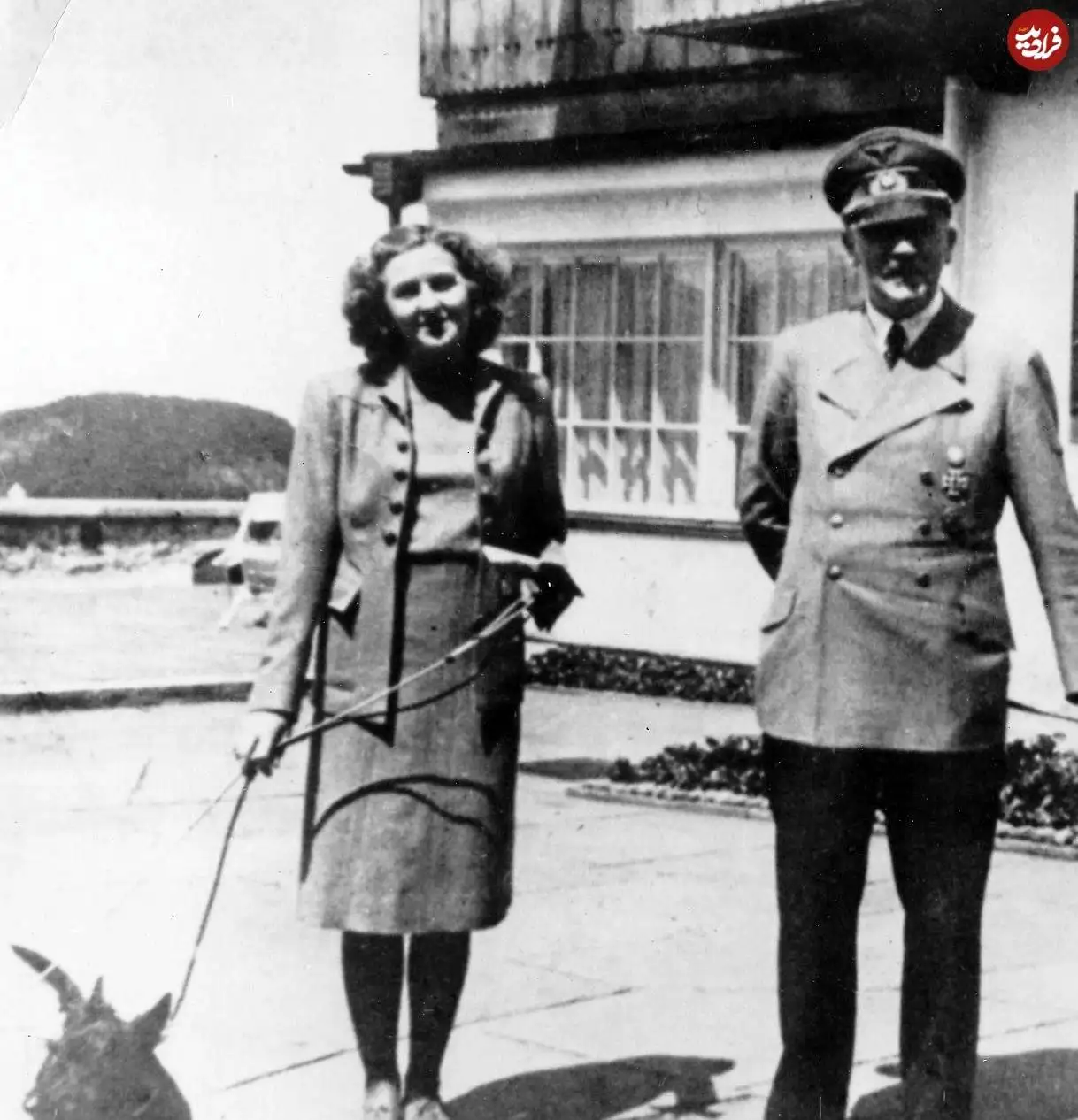 عکس؛ سفر در زمان؛ «هیتلر» در اقامتگاه اش در کنار معشوقه اش؛ سال 1318