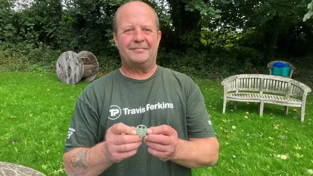 عکس| یک اسباب بازی، سنجاق عهد روم باستان از آب درآمد!