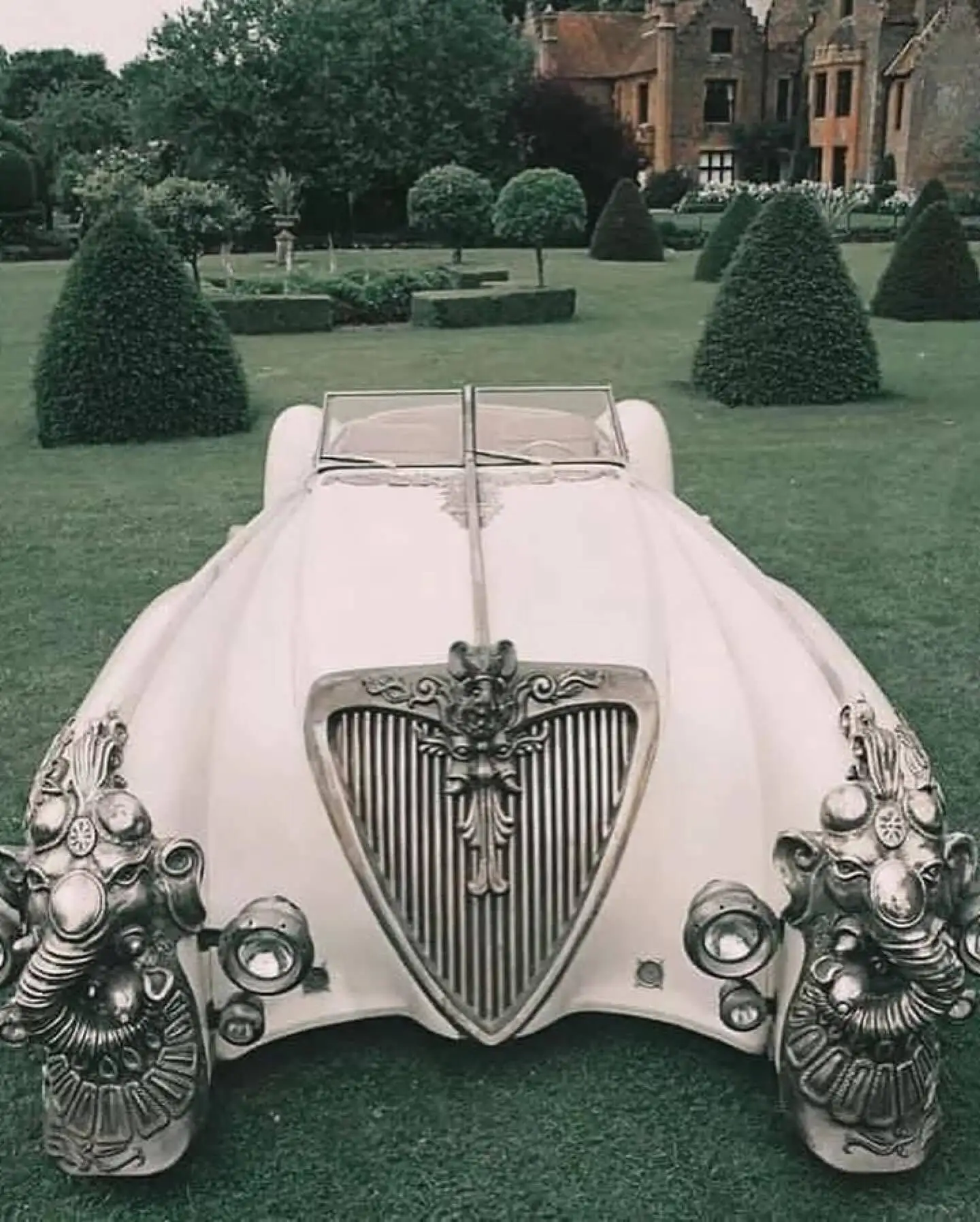 تصاویر| خودروی افسانه ای «کاپیتان نِمو»؛ ناتیلوس با شاسی لندرور و تزئینات هندی