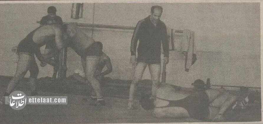 تصاویر؛ سفر در زمان؛ کشتی گیر ایرانی هنگام پخش سرود آمریکا از روی سکو پایین آمد