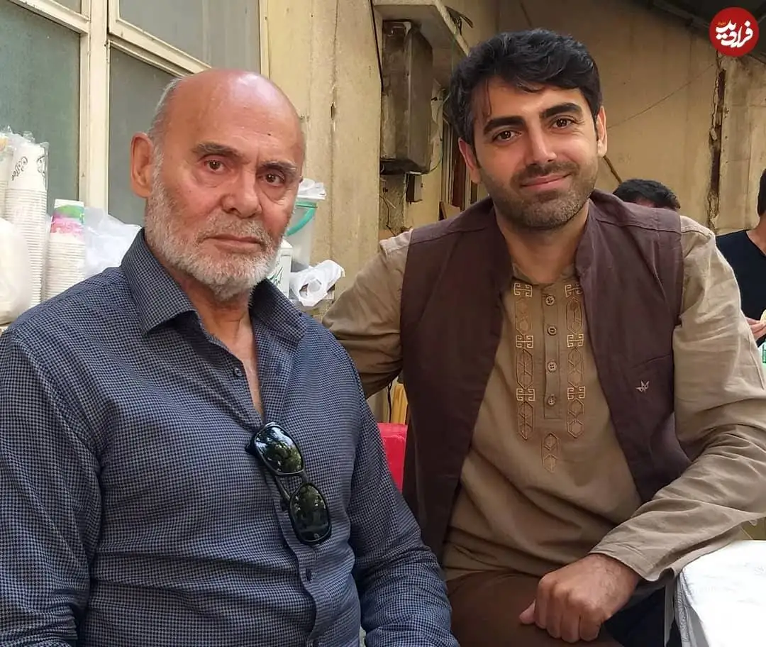 عکس؛ سفر در زمان؛ «جواد» سریال بچه مهندس 4 در کنار جمشید هاشم پور؛ سال 1400