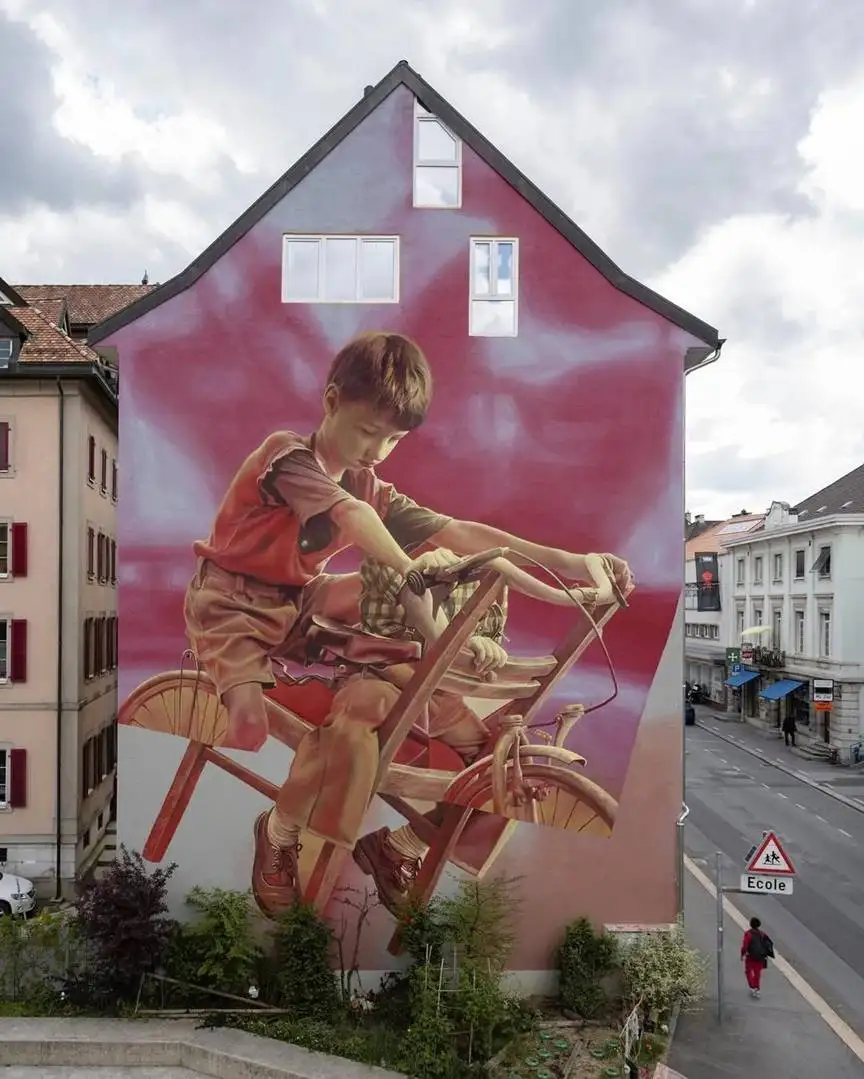 چند شاهکار هنر خیابانی؛ از «پلّکان اژدها» تا «مردی لبۀ پشت بام»