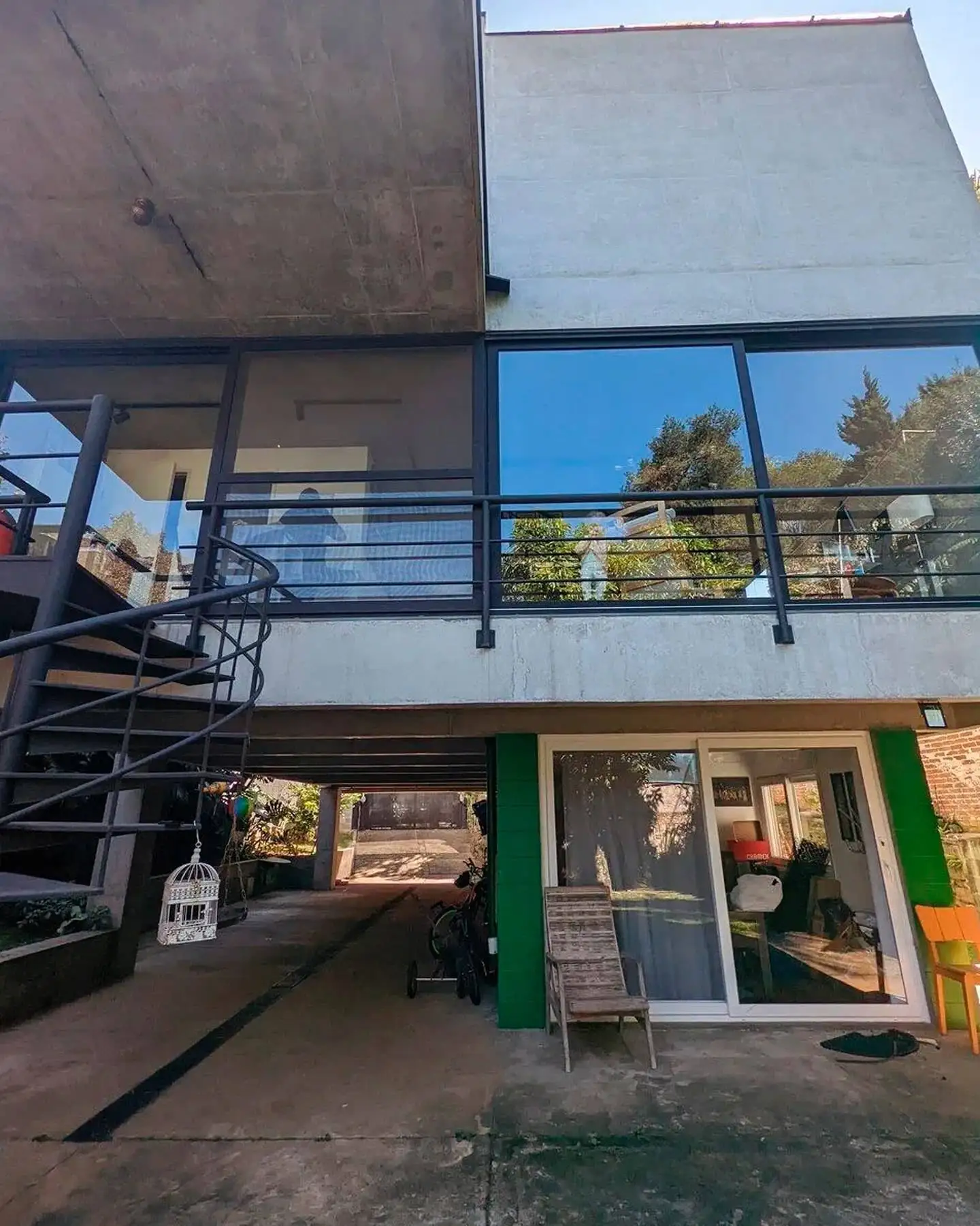 تصاویر؛ برای طرفداران معماری بروتالیسم؛ خانه قوطی کبریتی سانویچ را ببینید 