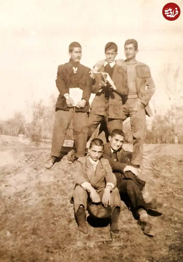 عکس| سفر در زمان؛ ژست جالب 5 دانش آموز دبیرستانی در فومن گیلان؛ سال 1335
