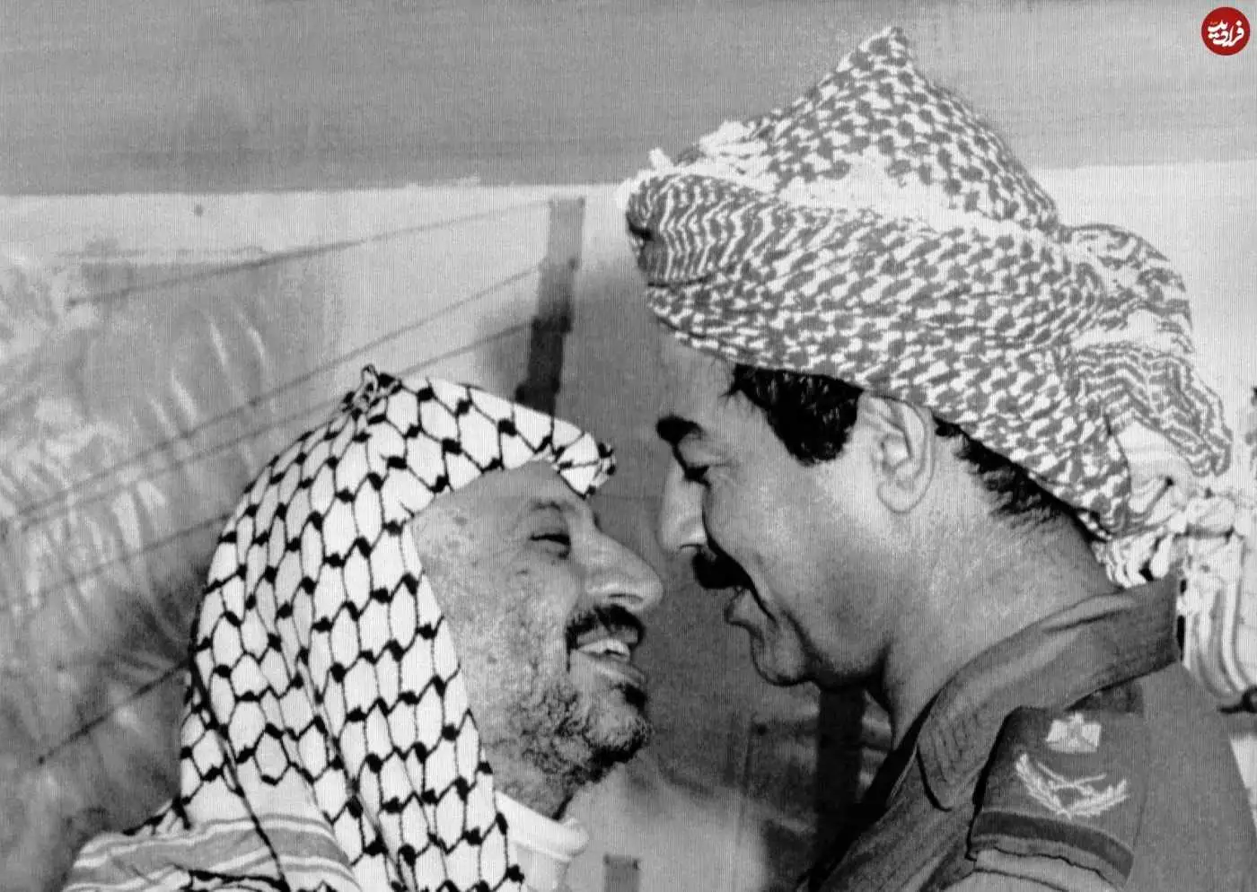عکس| سفر در زمان؛ «صدام» در حال روبوسی با «یاسر عرفات» در بغداد؛ سال 1359