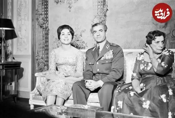 عکس| سفر در زمان؛ «همسر دوم رضاخان» در مراسم نامزدی «محمدرضا پهلوی و فرح»؛ سال 1338