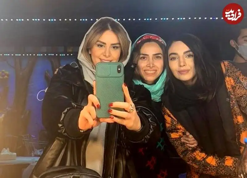 عکس| سفر زمان؛ عکس های یادگاری «مرضیه» (بچه مهندس) در پشت صحنه «نوارد زرد»