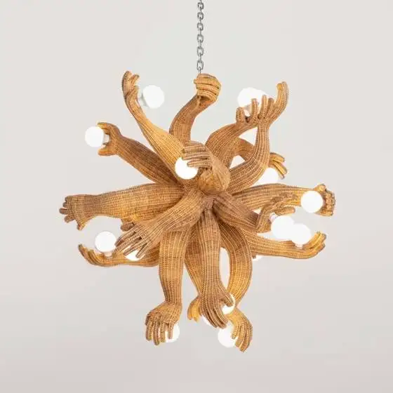 بازگشت دوبارۀ «سوررئالیسم»؛ از موج دیوار تا دست های لوستر