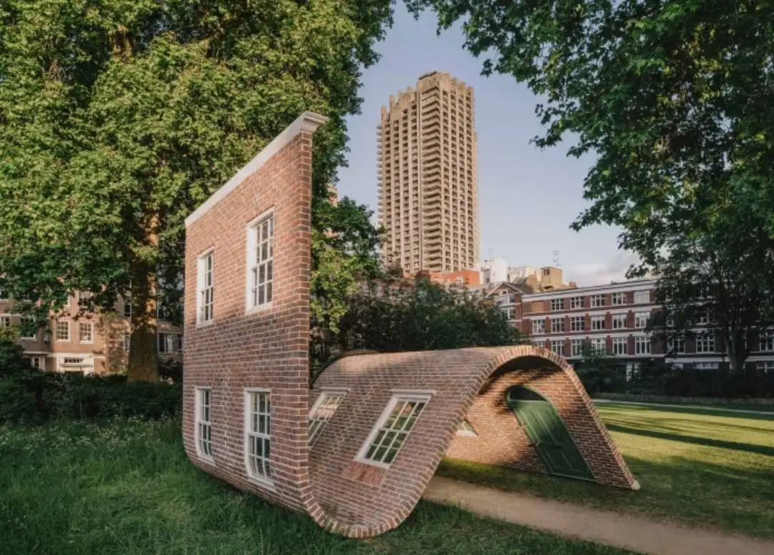 بازگشت دوبارۀ «سوررئالیسم»؛ از موج دیوار تا دست های لوستر