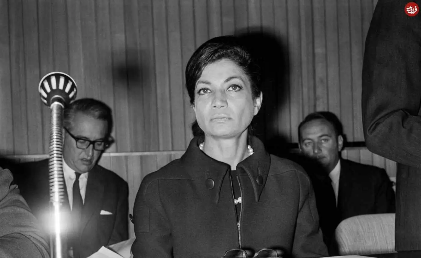 عکس| سفر در زمان؛ «اشرف پهلوی» در مراسم روز جهانی سوادآموزی در پاریس؛ سال 1346