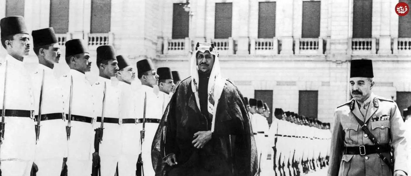 عکس| سفر در زمان؛ «ملک سعود پادشاه عربستان» در حال بازدید از کاخ عابدین مصر؛ سال 1316