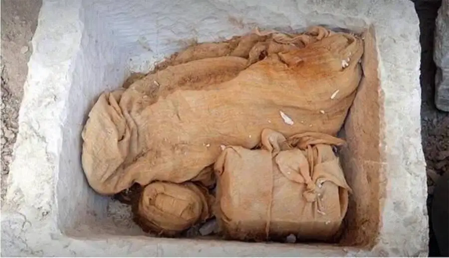 پیدا شدن یک «جعبۀ سنگی 3500 ساله» که می تواند محل مقبرۀ «فرعون» را فاش کند