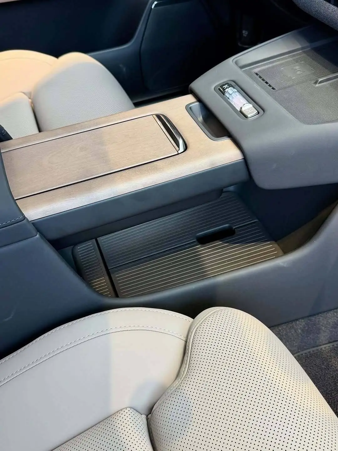 تصاویر؛ ولوو xc70 جدید؛ شاسی بلند هیبریدی با پیمایش 1200 کیلومتر، محصول همکاری ولوو و جیلی