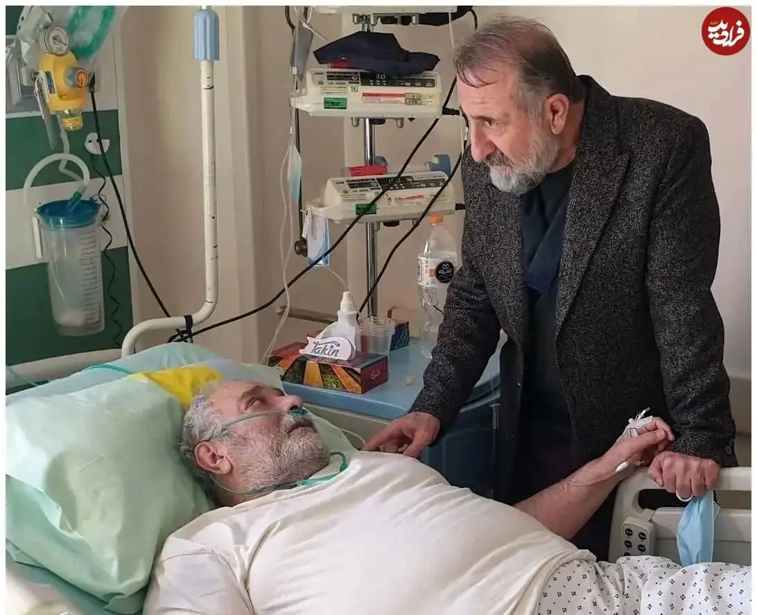 عکس| سفر در زمان؛ «مجید مجیدی و مهران رجبی» در کنار «محمد کاسبی» در بیمارستان؛ سال 1400