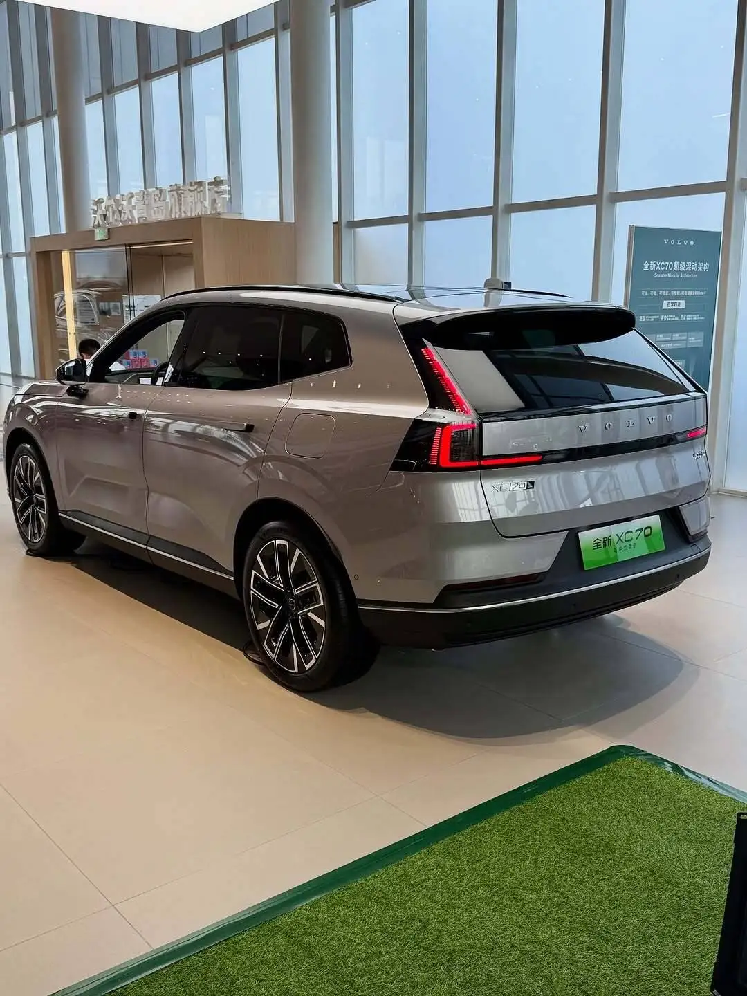 تصاویر؛ ولوو xc70 جدید؛ شاسی بلند هیبریدی با پیمایش 1200 کیلومتر، محصول همکاری ولوو و جیلی