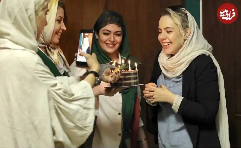 عکس| سفر زمان؛ چهرۀ «مژگان عباسی» (بچه مهندس3) در جشن تولد 38 سالگی اش