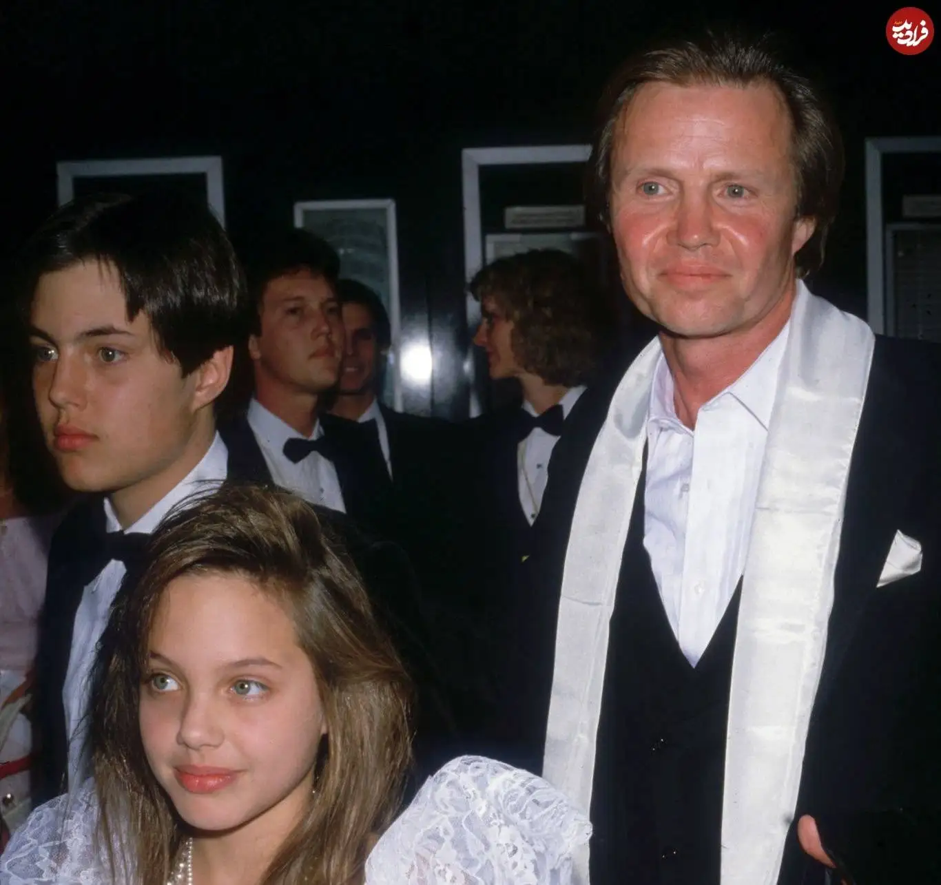 عکس؛ سفر در زمان؛ «آنجلینا جولی» در کنار پدر و برادرش در مراسم اسکار؛ سال 1365