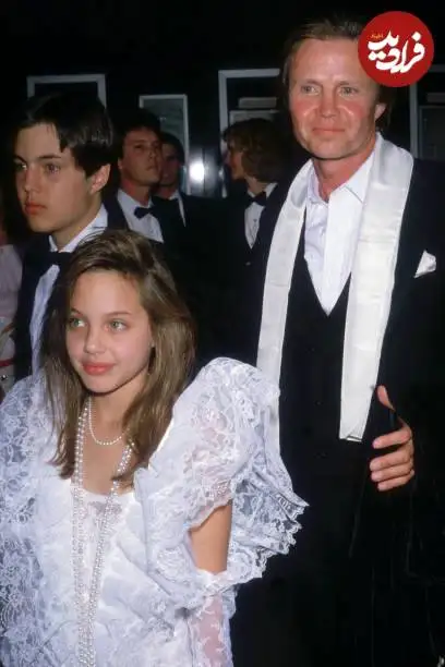 عکس؛ سفر در زمان؛ «آنجلینا جولی» در کنار پدر و برادرش در مراسم اسکار؛ سال 1365