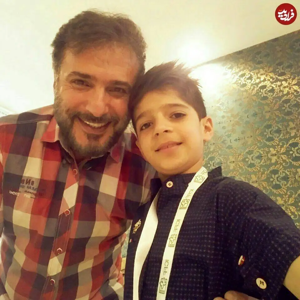 عکس| سفر در زمان؛ «امیر» سریال بچه مهندس 4 در کنار سیدجواد هاشمی در 10 سالگی؛ سال 96