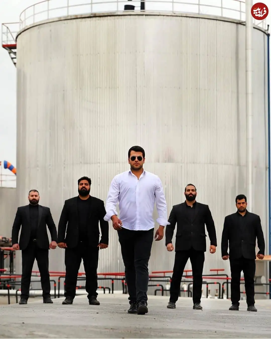 عکس| سفر در زمان؛ «جواد جوادی» در پشت صحنه قسمت آخر سریال بچه مهندس 3؛ سال 97