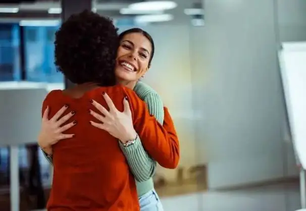 یک بغل ساده، استرس و سرماخوردگی را از شما دور می کند!