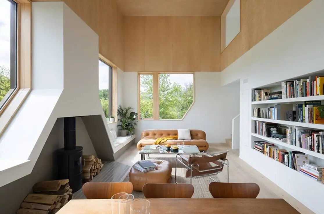 تصاویر؛ خانه ای شبیه یک تندیس در تپه های سبز نیویورک