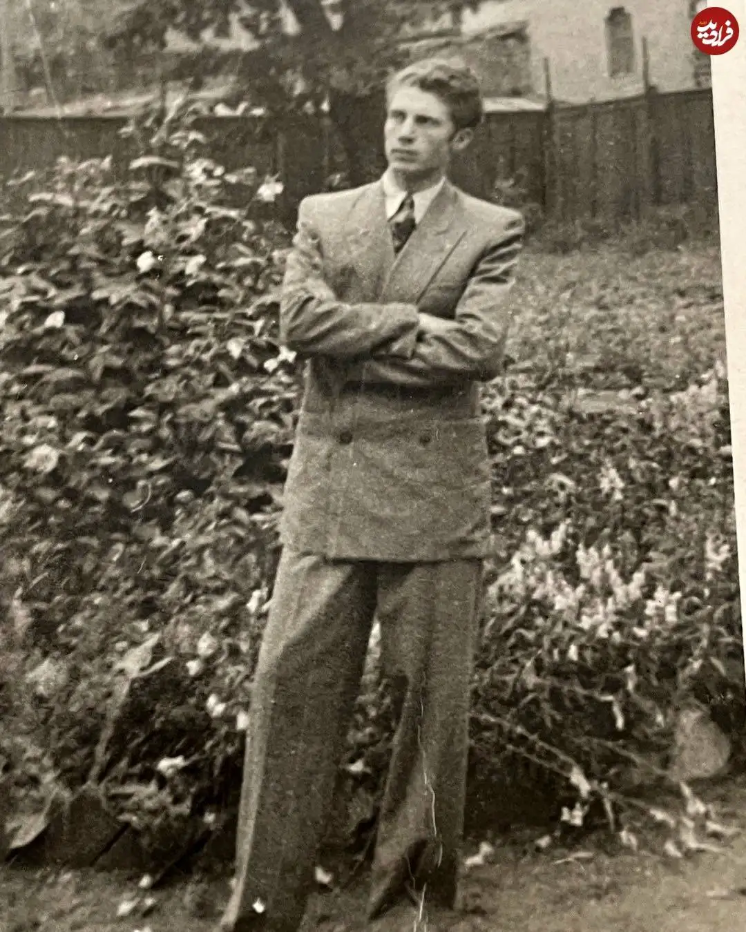 عکس| سفر در زمان؛ «نادر جهانبانی» معاون فرماندهی نیروی هوایی در 21 سالگی؛ سال 1328 