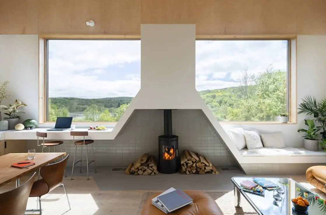 تصاویر؛ خانه ای شبیه یک تندیس در تپه های سبز نیویورک